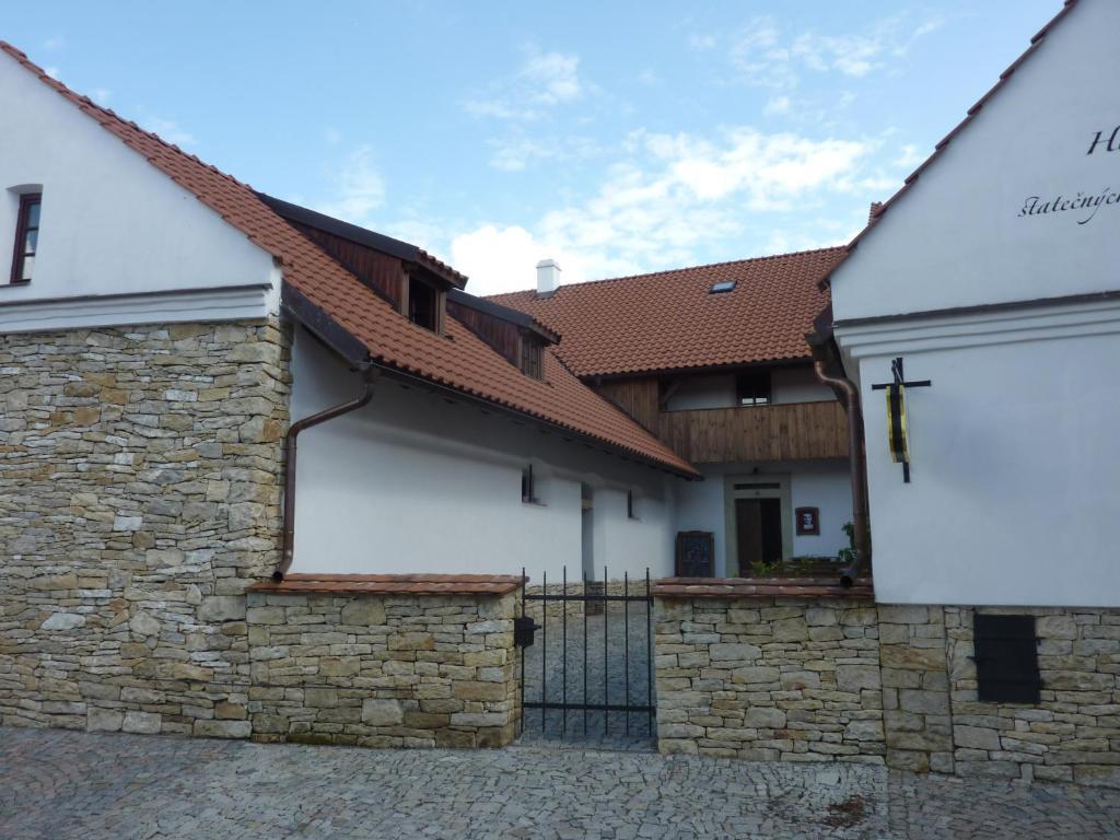 Holubnik Statecnych Zen Kralovych Hotel Luže Eksteriør billede