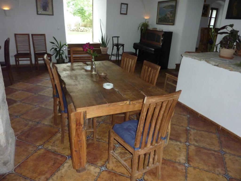 Holubnik Statecnych Zen Kralovych Hotel Luže Eksteriør billede