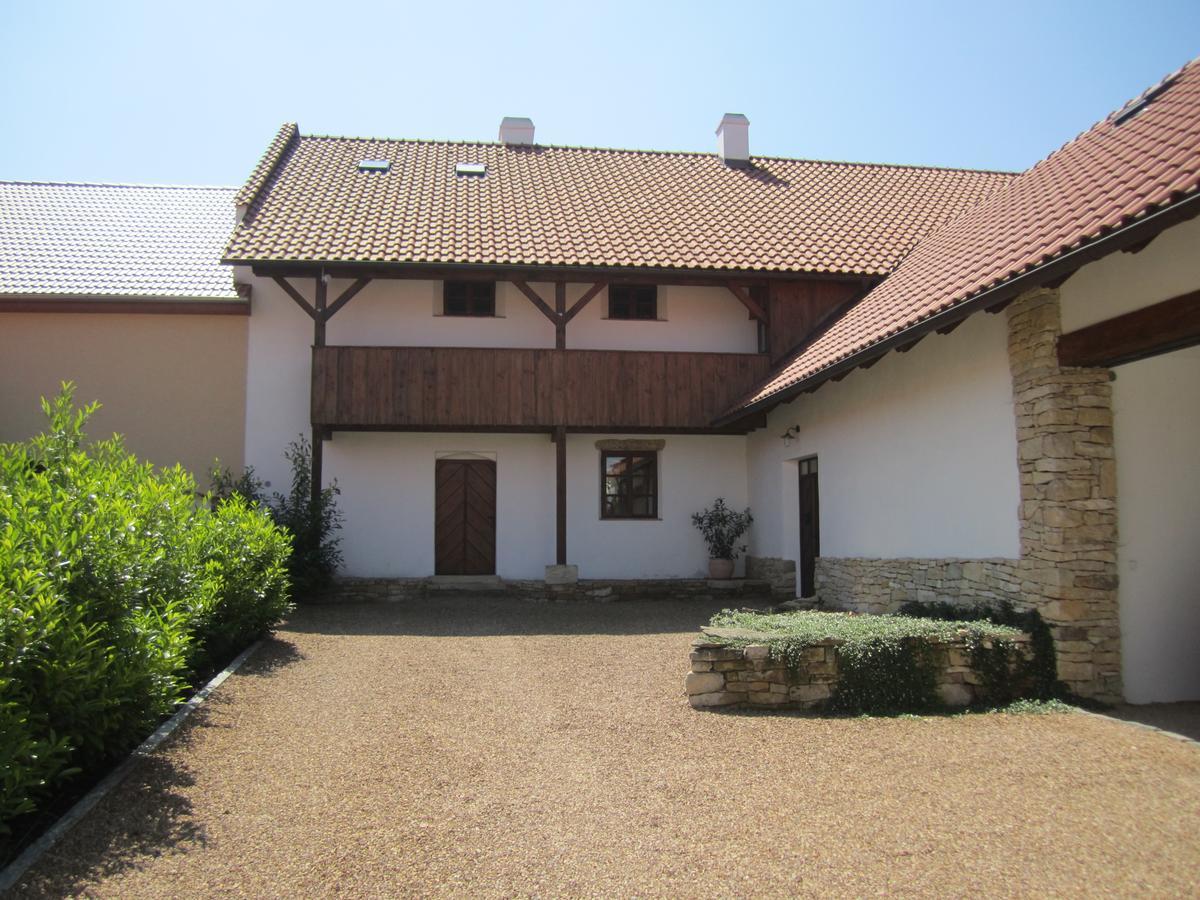 Holubnik Statecnych Zen Kralovych Hotel Luže Eksteriør billede
